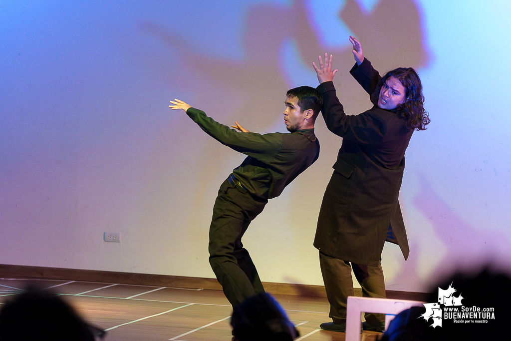 El teatro colombiano inspirado en el Quijote cautiva al p&uacute;blico en Buenaventura en la Temporada de Teatro Mar Adentro de Univalle Seccional Pac&iacute;fico