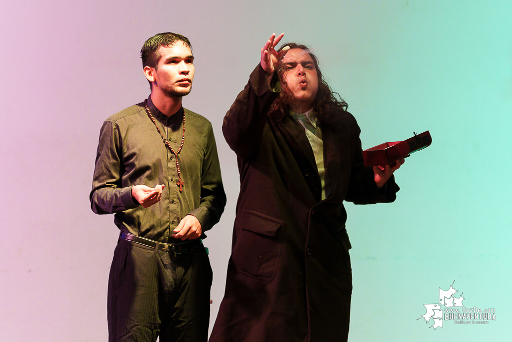 El teatro colombiano inspirado en el Quijote cautiva al p&uacute;blico en Buenaventura en la Temporada de Teatro Mar Adentro de Univalle Seccional Pac&iacute;fico