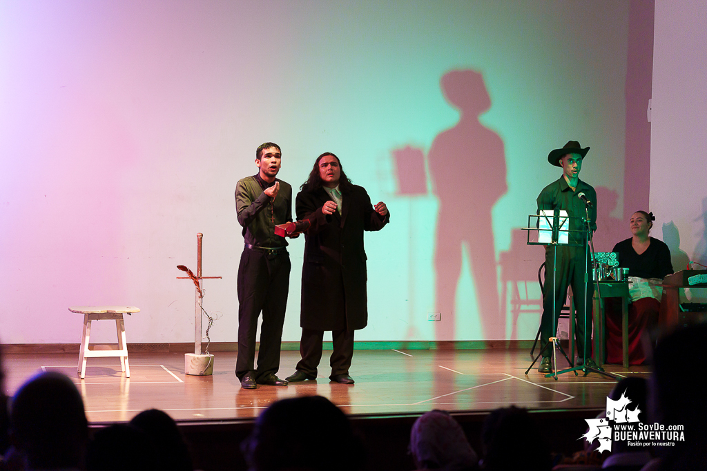 El teatro colombiano inspirado en el Quijote cautiva al p&uacute;blico en Buenaventura en la Temporada de Teatro Mar Adentro de Univalle Seccional Pac&iacute;fico