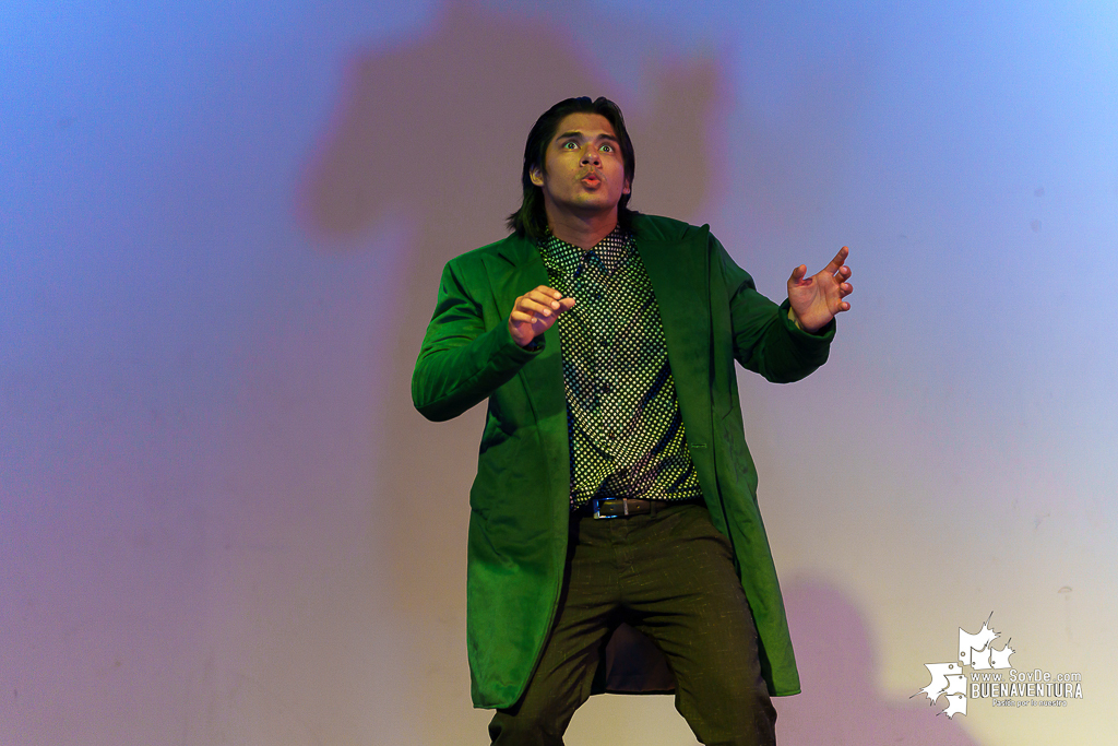 El teatro colombiano inspirado en el Quijote cautiva al p&uacute;blico en Buenaventura en la Temporada de Teatro Mar Adentro de Univalle Seccional Pac&iacute;fico