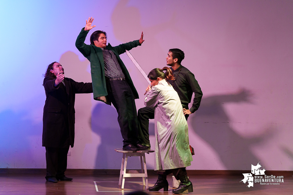 El teatro colombiano inspirado en el Quijote cautiva al p&uacute;blico en Buenaventura en la Temporada de Teatro Mar Adentro de Univalle Seccional Pac&iacute;fico