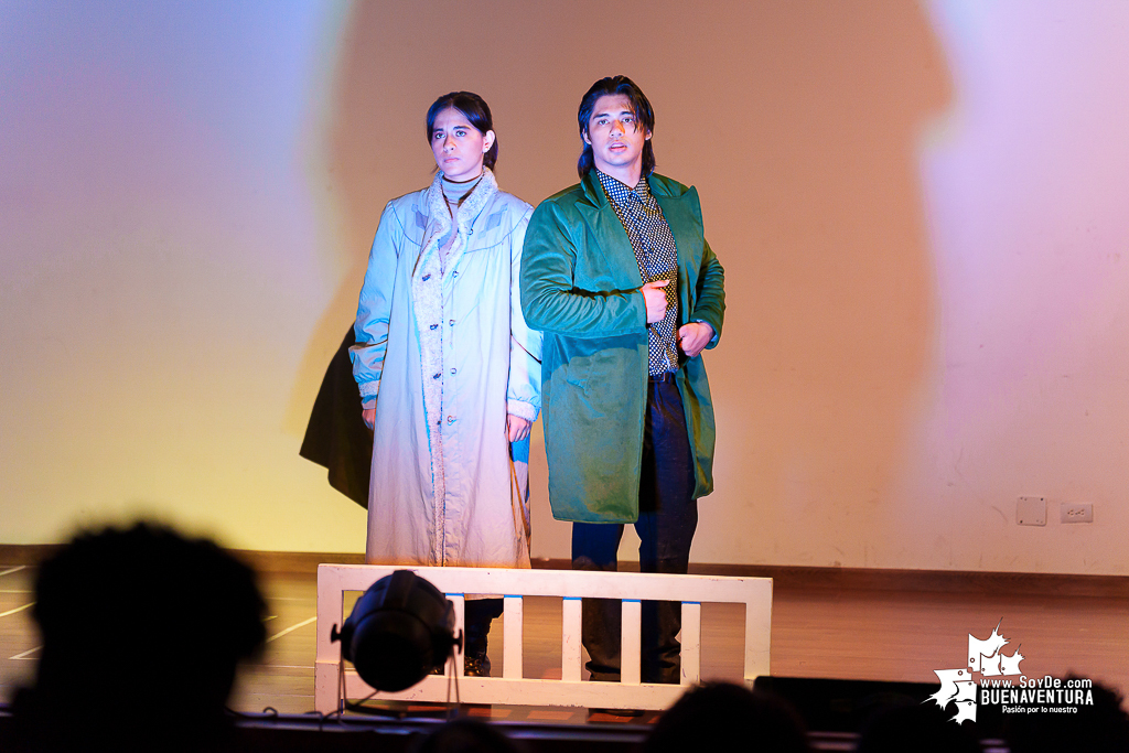 El teatro colombiano inspirado en el Quijote cautiva al p&uacute;blico en Buenaventura en la Temporada de Teatro Mar Adentro de Univalle Seccional Pac&iacute;fico