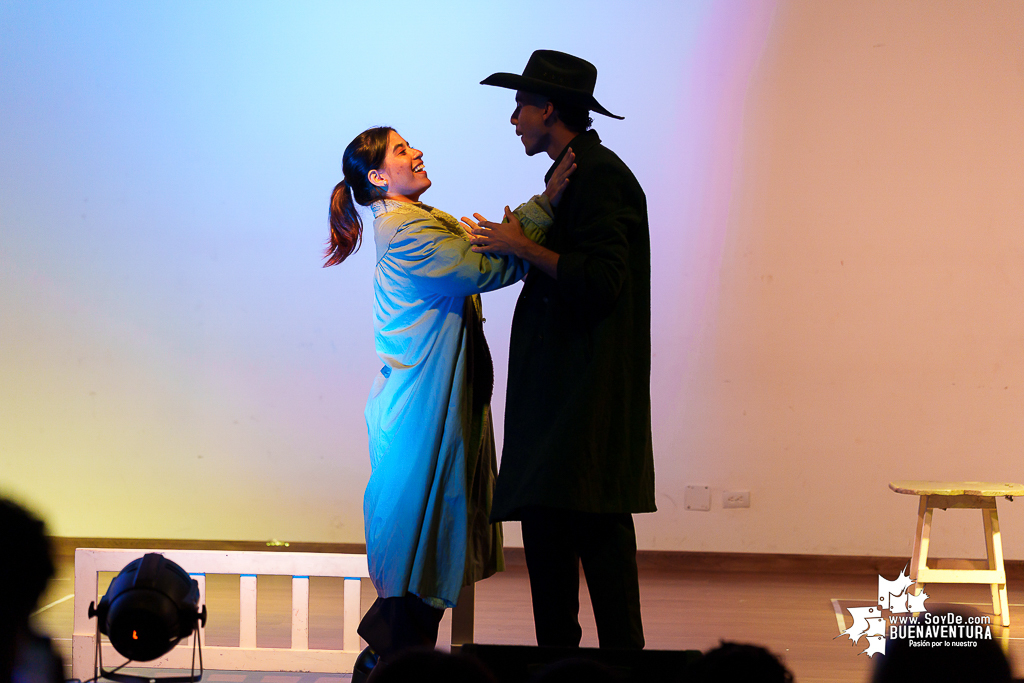 El teatro colombiano inspirado en el Quijote cautiva al p&uacute;blico en Buenaventura en la Temporada de Teatro Mar Adentro de Univalle Seccional Pac&iacute;fico