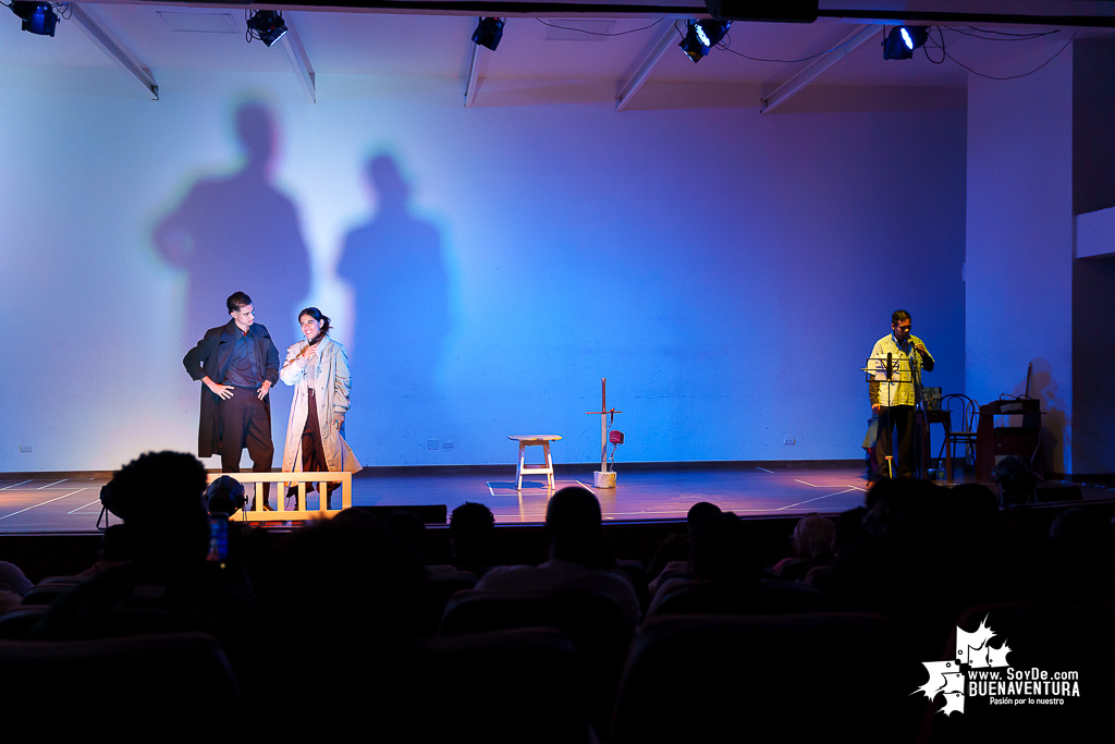 El teatro colombiano inspirado en el Quijote cautiva al p&uacute;blico en Buenaventura en la Temporada de Teatro Mar Adentro de Univalle Seccional Pac&iacute;fico
