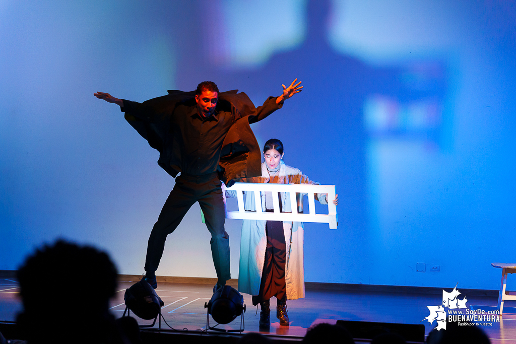 El teatro colombiano inspirado en el Quijote cautiva al p&uacute;blico en Buenaventura en la Temporada de Teatro Mar Adentro de Univalle Seccional Pac&iacute;fico