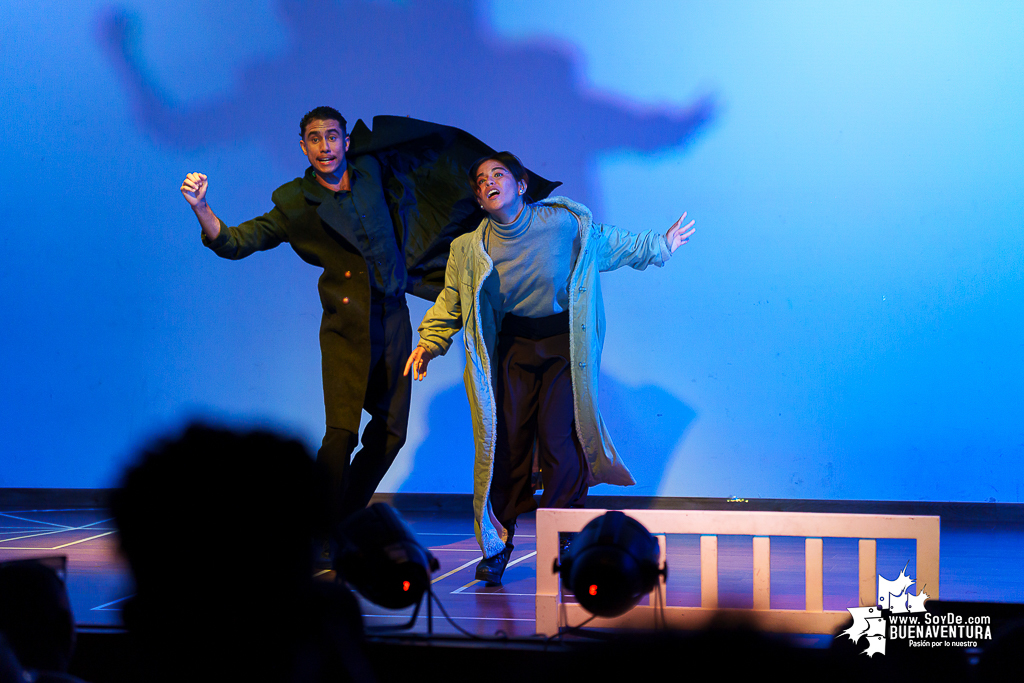 El teatro colombiano inspirado en el Quijote cautiva al p&uacute;blico en Buenaventura en la Temporada de Teatro Mar Adentro de Univalle Seccional Pac&iacute;fico