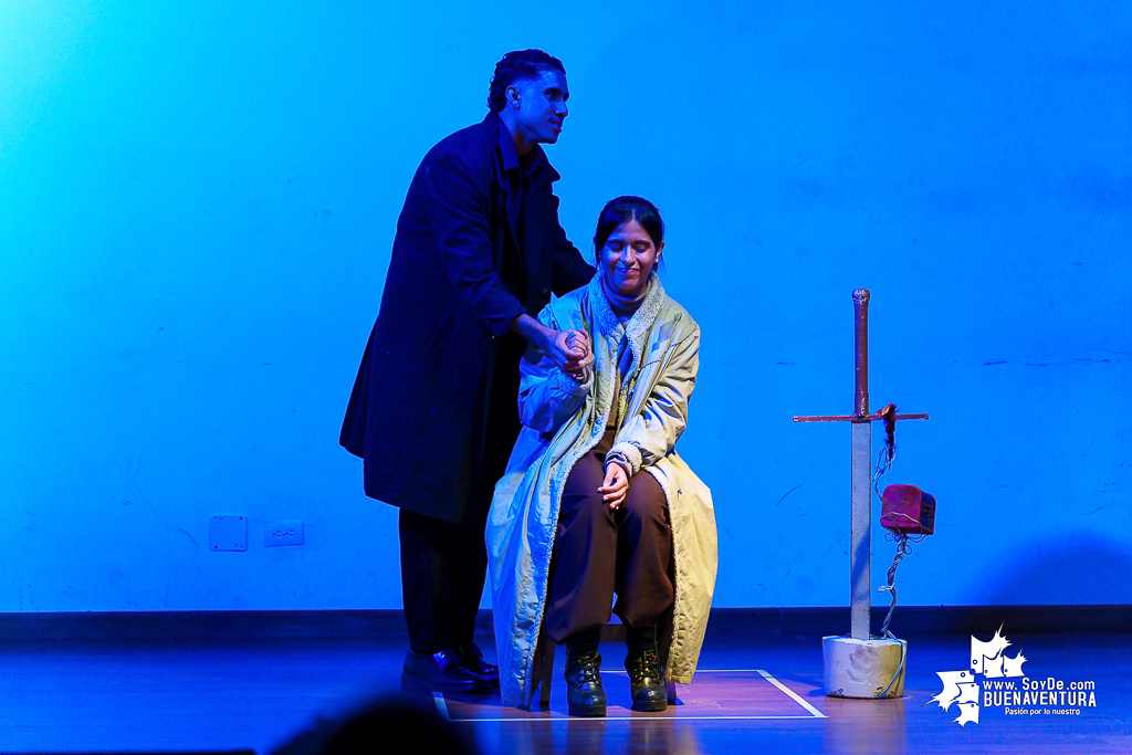 El teatro colombiano inspirado en el Quijote cautiva al p&uacute;blico en Buenaventura en la Temporada de Teatro Mar Adentro de Univalle Seccional Pac&iacute;fico