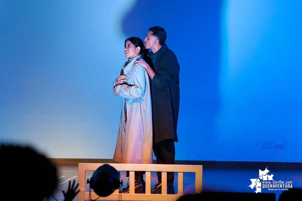 El teatro colombiano inspirado en el Quijote cautiva al p&uacute;blico en Buenaventura en la Temporada de Teatro Mar Adentro de Univalle Seccional Pac&iacute;fico