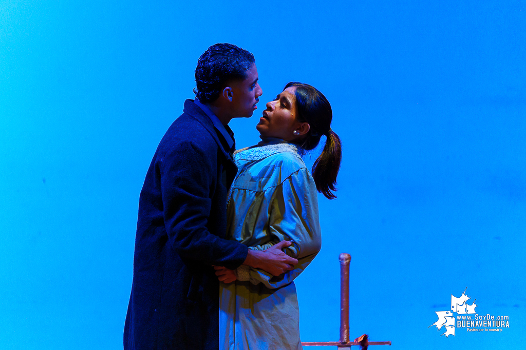 El teatro colombiano inspirado en el Quijote cautiva al p&uacute;blico en Buenaventura en la Temporada de Teatro Mar Adentro de Univalle Seccional Pac&iacute;fico