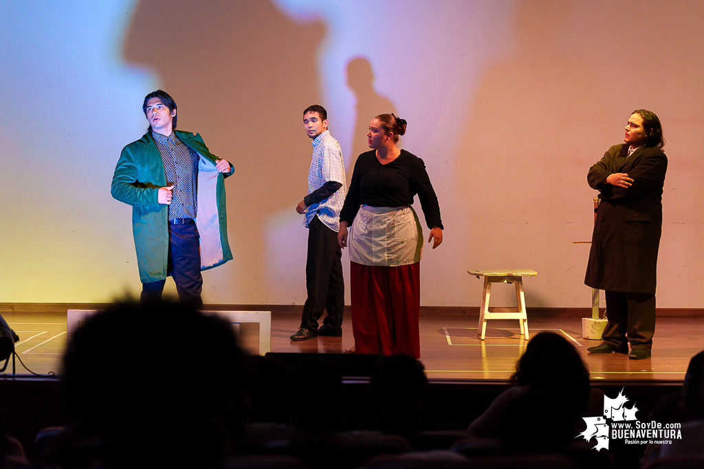 El teatro colombiano inspirado en el Quijote cautiva al p&uacute;blico en Buenaventura en la Temporada de Teatro Mar Adentro de Univalle Seccional Pac&iacute;fico