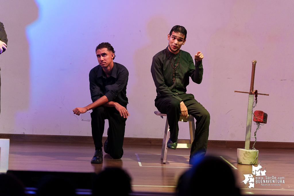 El teatro colombiano inspirado en el Quijote cautiva al p&uacute;blico en Buenaventura en la Temporada de Teatro Mar Adentro de Univalle Seccional Pac&iacute;fico