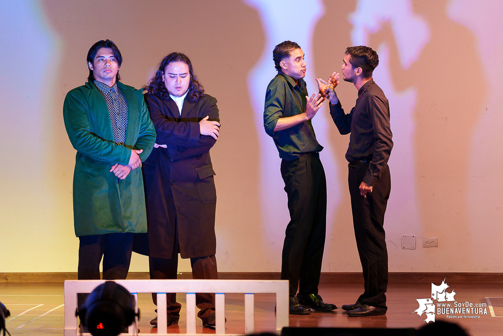 El teatro colombiano inspirado en el Quijote cautiva al p&uacute;blico en Buenaventura en la Temporada de Teatro Mar Adentro de Univalle Seccional Pac&iacute;fico