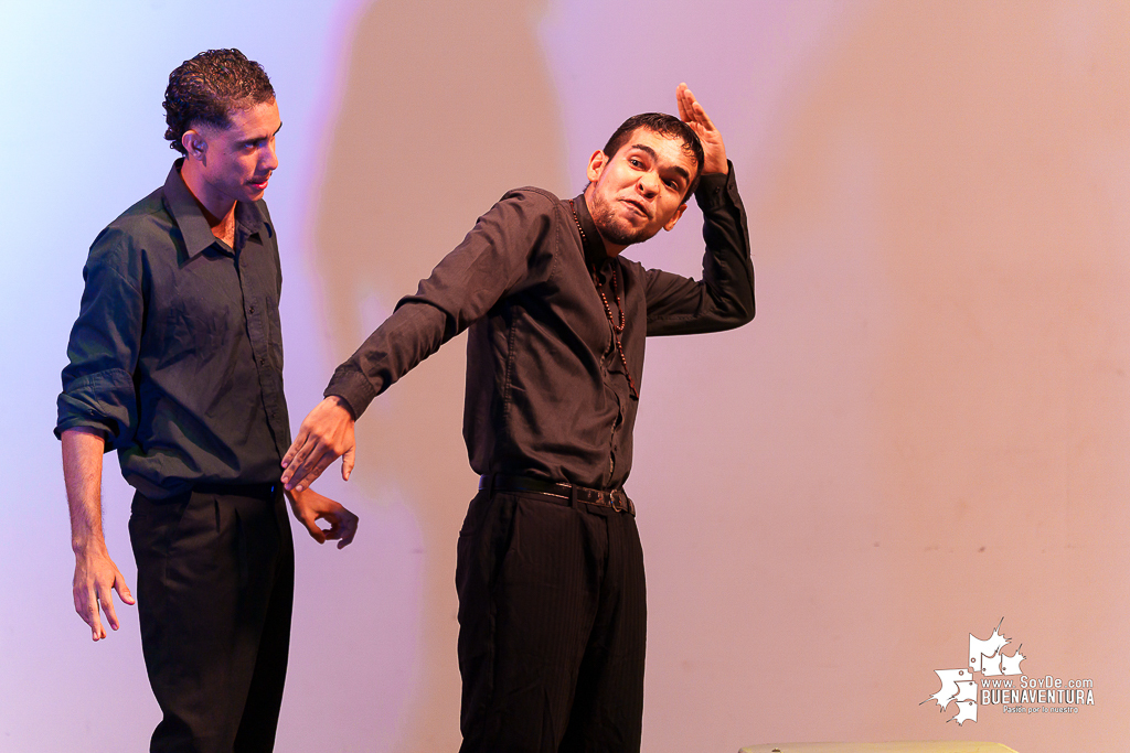 El teatro colombiano inspirado en el Quijote cautiva al p&uacute;blico en Buenaventura en la Temporada de Teatro Mar Adentro de Univalle Seccional Pac&iacute;fico