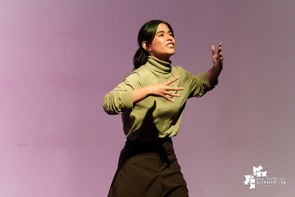 El teatro colombiano inspirado en el Quijote cautiva al p&uacute;blico en Buenaventura en la Temporada de Teatro Mar Adentro de Univalle Seccional Pac&iacute;fico