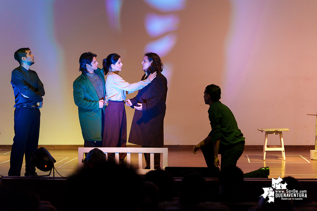 El teatro colombiano inspirado en el Quijote cautiva al p&uacute;blico en Buenaventura en la Temporada de Teatro Mar Adentro de Univalle Seccional Pac&iacute;fico