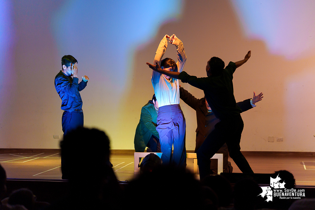 El teatro colombiano inspirado en el Quijote cautiva al p&uacute;blico en Buenaventura en la Temporada de Teatro Mar Adentro de Univalle Seccional Pac&iacute;fico