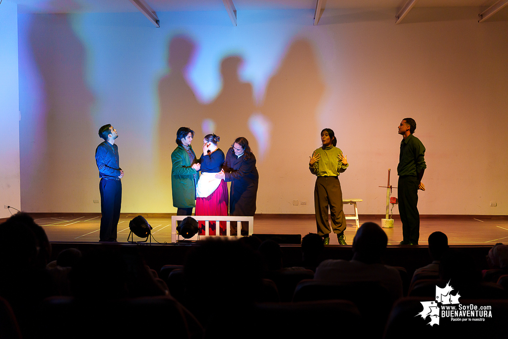 El teatro colombiano inspirado en el Quijote cautiva al p&uacute;blico en Buenaventura en la Temporada de Teatro Mar Adentro de Univalle Seccional Pac&iacute;fico