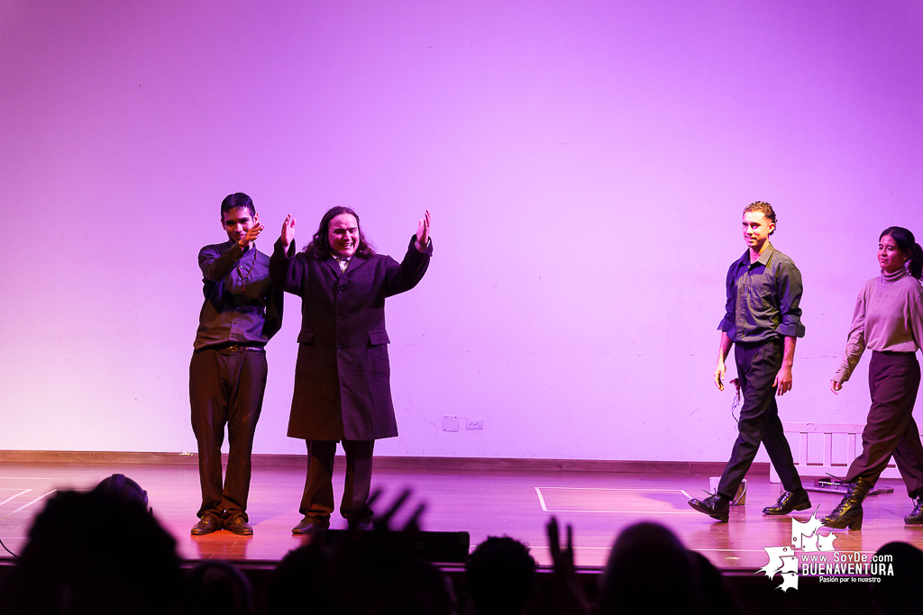 El teatro colombiano inspirado en el Quijote cautiva al p&uacute;blico en Buenaventura en la Temporada de Teatro Mar Adentro de Univalle Seccional Pac&iacute;fico