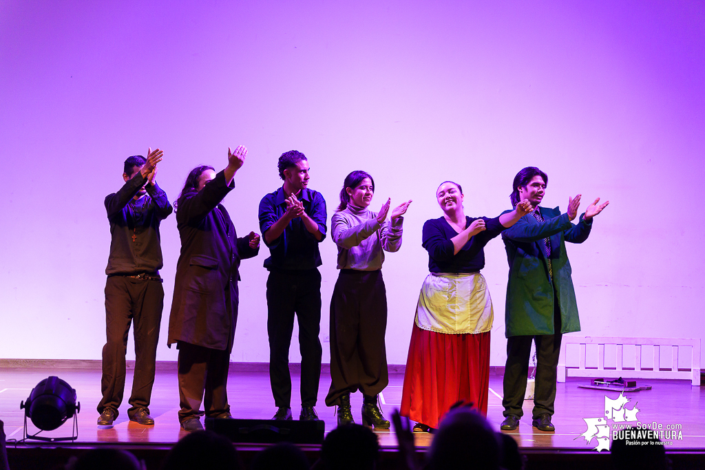 El teatro colombiano inspirado en el Quijote cautiva al p&uacute;blico en Buenaventura en la Temporada de Teatro Mar Adentro de Univalle Seccional Pac&iacute;fico
