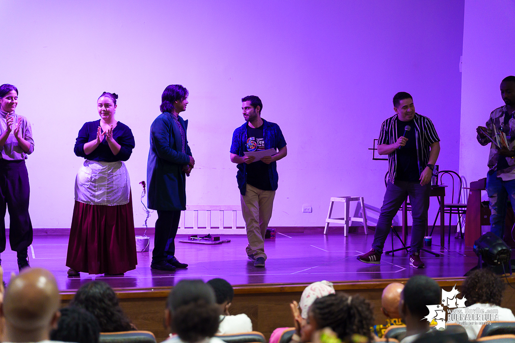 El teatro colombiano inspirado en el Quijote cautiva al p&uacute;blico en Buenaventura en la Temporada de Teatro Mar Adentro de Univalle Seccional Pac&iacute;fico
