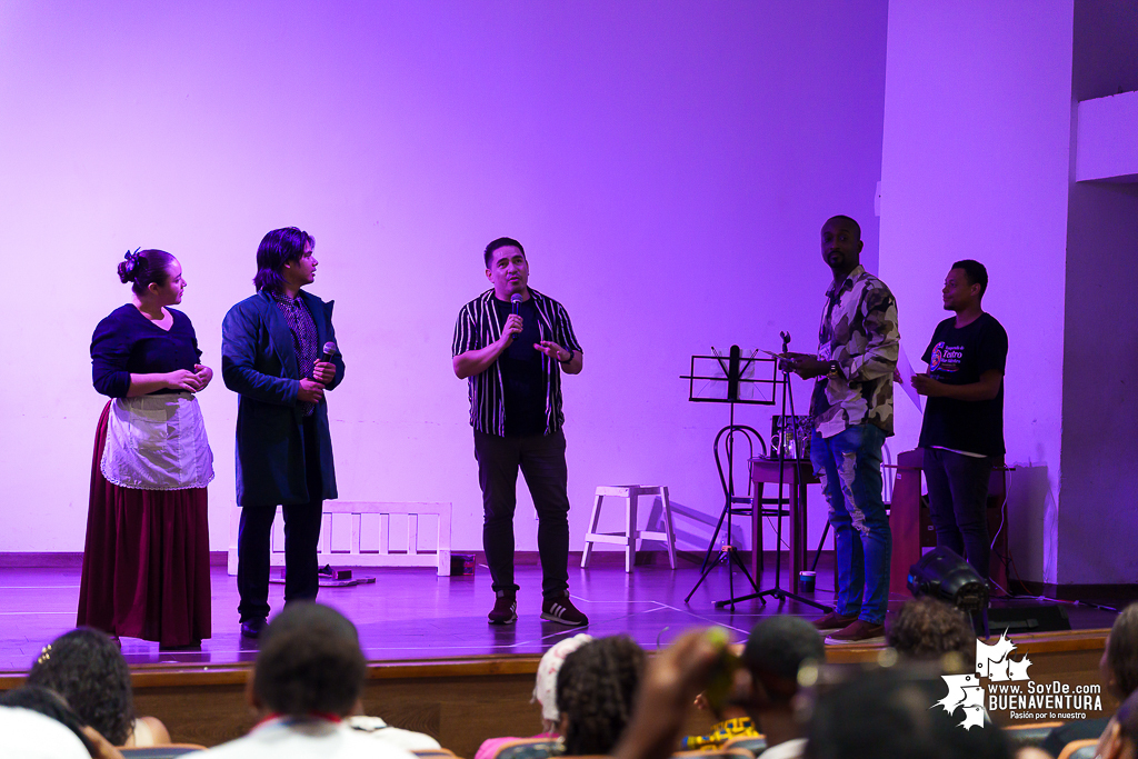 El teatro colombiano inspirado en el Quijote cautiva al p&uacute;blico en Buenaventura en la Temporada de Teatro Mar Adentro de Univalle Seccional Pac&iacute;fico