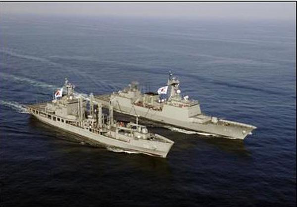 Buques de entrenamiento de Corea del Sur de visita en Colombia