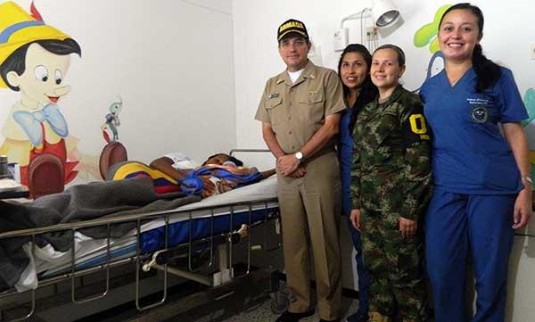 M&eacute;dicos de la Armada Nacional atienden parto de urgencia de una habitante de la zona rural de Buenaventura
