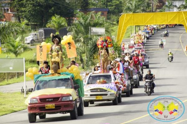 Candidatas a Señorita Buenaventura recorrieron las calles de la ciudad en el Desfile de Carrozas