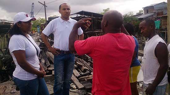 Fundación Racuyfo entrega ayudas a damnificados de incendio en el barrio Santa Fe
