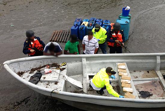 Armada Nacional incauta media tonelada de cocaína y combustible de contrabando