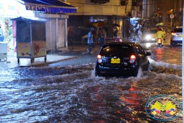 Inundaciones por fuerte aguacero en calles de Buenaventura DE