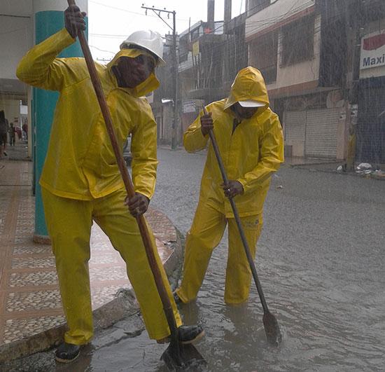 Hidropacífico atiende inundación por fuerte aguacero