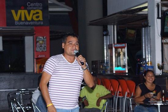 Re realiz&oacute; la noche del karaoke en Viva Buenaventura