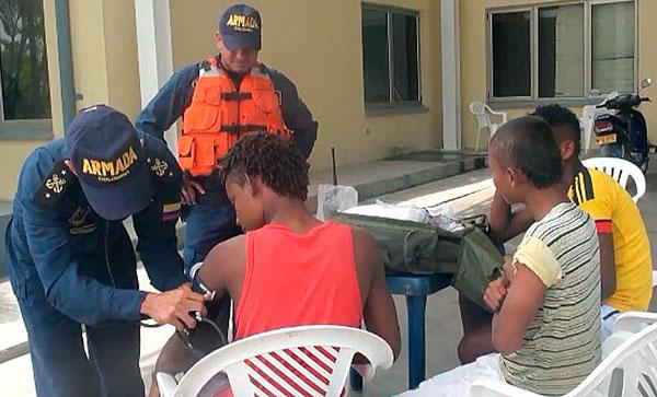 Armada Nacional rescata tres menores de edad que se encontraban a la deriva en el mar