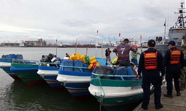 Inmovilizadas cinco embarcaciones extranjeras cuando pescaban ilegalmente en aguas colombianas