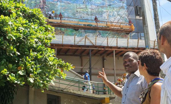 Comenzó en firme la restauración del mural Buenaventura 450 años al Cosmos