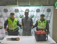 La Policía capturó a una cuando pretendía hurtar varios elementos de construcción