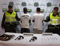 La Policía aprehendió en flagrancia a dos menores de edad en momentos en que realizaban una acción delictiva contra un comerciante