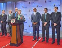 Gremios y Gobierno se unen para regular el uso de bolsas plásticas