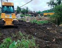 El EPA avanza en limpieza en el separador vial frente a la entrada del barrio Las Américas
