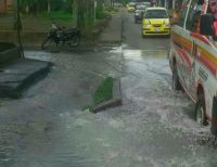Hidropacífico controla fuga de agua en inmediaciones del viaducto frente al barrio Palo Seco