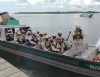 16 integrantes del 30 Frente de las Farc hacen tránsito por Buenaventura hacia la zona veredal en Buenos Aires, Cauca