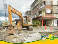 Se reactivaron los trabajos de reparación de la vía en la entrada al barrio El Cristal