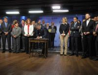 Presidente Santos firmó decreto que mejora las condiciones salariales de los trabajadores del Sena