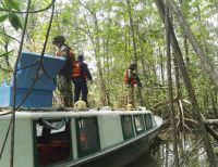 La Armada Nacional recupera embarcación hurtada en aguas del pacífico colombiano