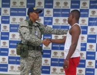 Alias “Andrés” abandonó las filas del ELN y se entregó voluntariamente a la Armada Nacional en Tumaco