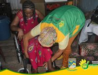 Gestora Social entregó silla de ruedas a una adulta mayor en condición de discapacidad