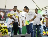 Un buen número de bonaverenses respaldaron el lanzamiento de la campaña al Senado de Alexander López Maya