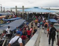 Dimar verifica el cumplimiento de las normas de seguridad en el embarque de pasajeros en el muelle turístico