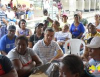 Comerciantes de productos de la galería de pueblo esperan revisión de alcantarillado en sitio de reubicación